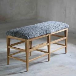 Fårö bänk ek/ lammskinn