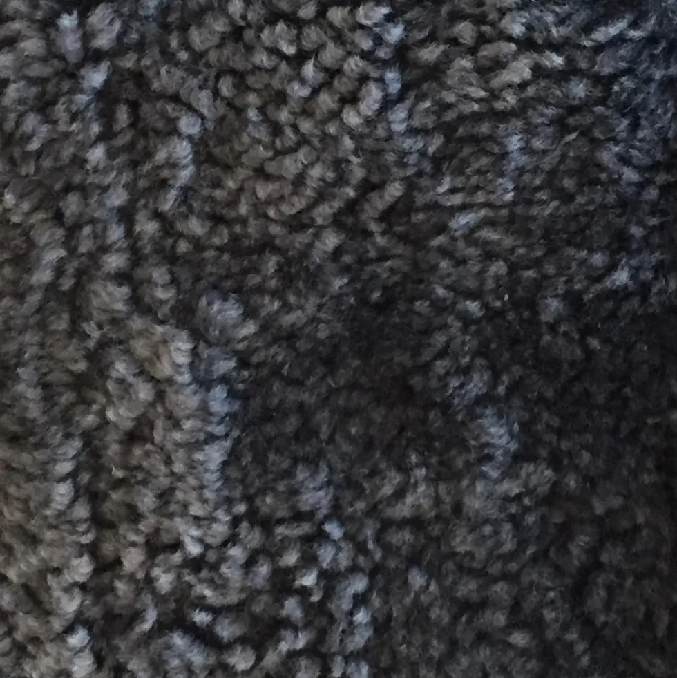Gazell fåtölj svikt & pall – fårskinn graphite/ ek