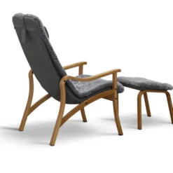 Gotland fåtölj inkl. fotpall – fårskinn charcoal grey silver/ ek