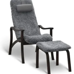 Gotland fåtölj inkl. fotpall – fårskinn charcoal grey silver/ rökt