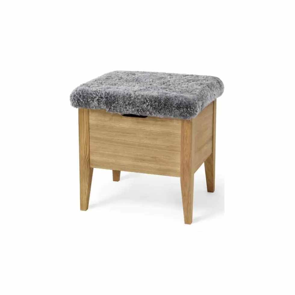 Klinte bänk 45 ek/ äkta fårskinn
