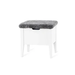 Klinte bänk 45 vitlack/ äkta fårskinn