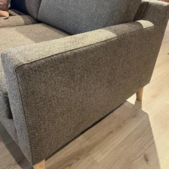 Nordic Plus 2,5-sits soffa – tyg dolomite driftwood