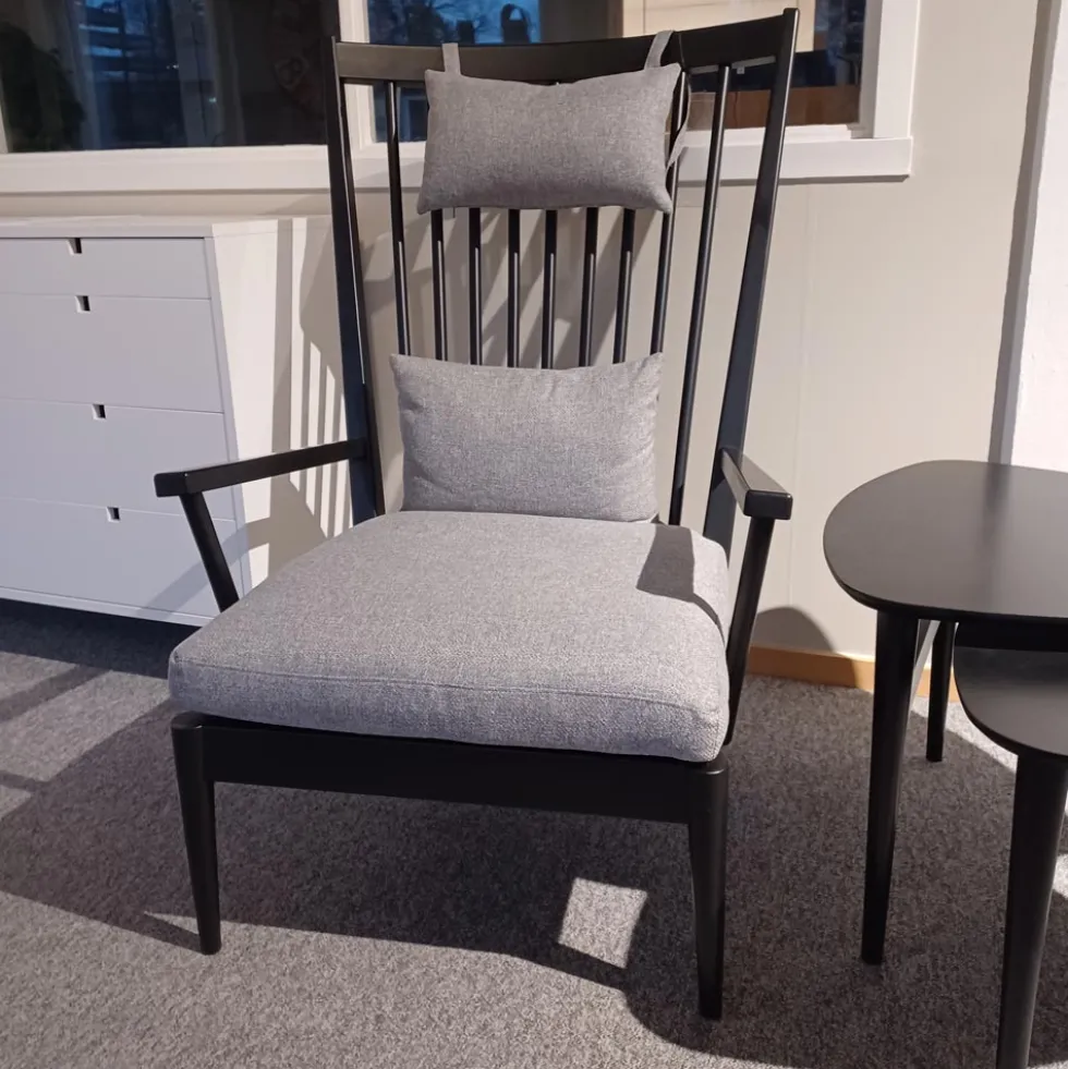 Orust pinnafåtölj svart rea
